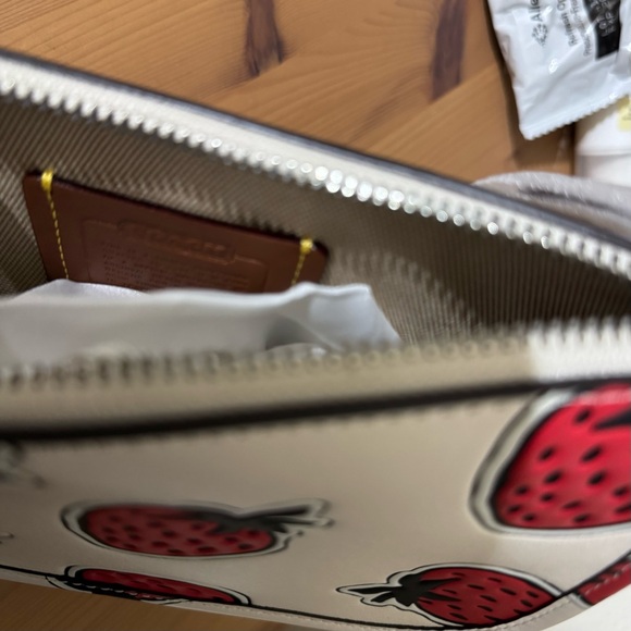 🍓 Coach Swinger Bag 20 With Strawberry Print - Picture 11 of 13